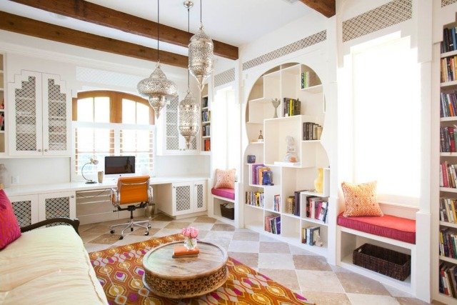 Charmigt-orientaliskt utseende-möbler-med-ett överflöd av detaljer-sittmöbler