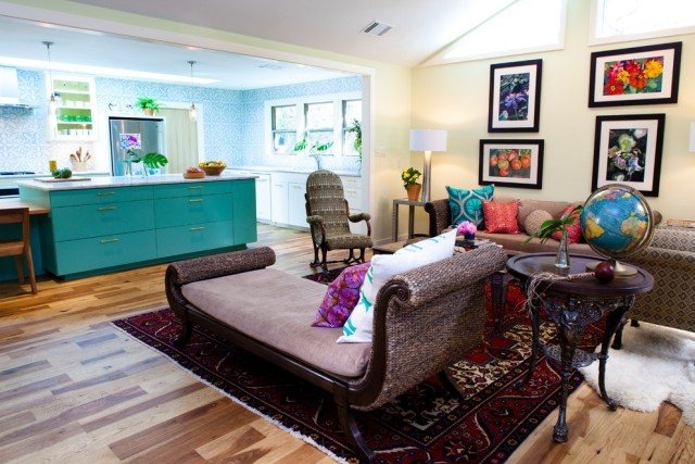orientalisk utseende-möblering-soffa-färgglada-tyger-kelim