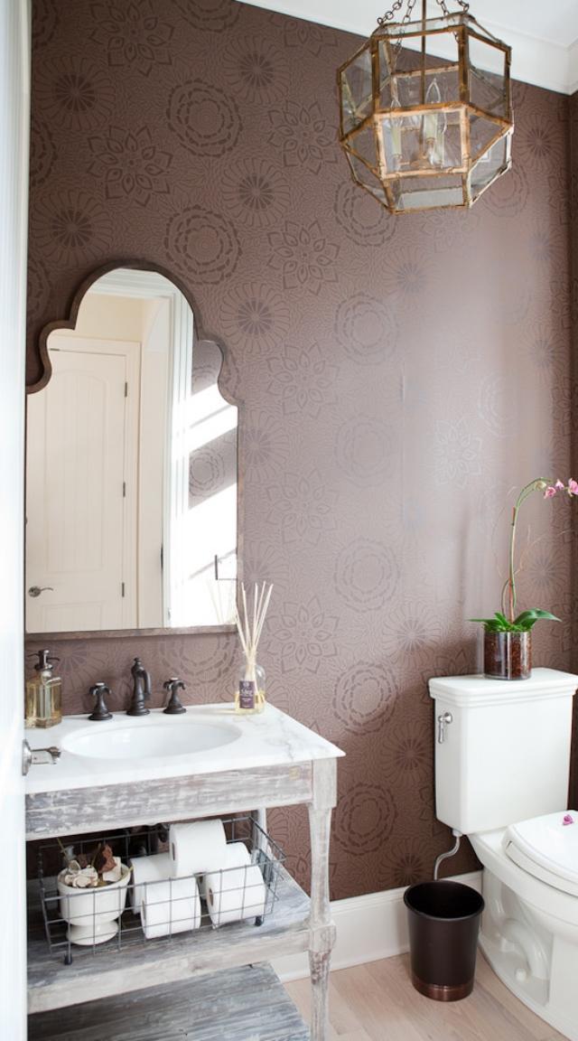 Toalettbord-badrum-damer-toalett-smidesjärn-möblering-mot-bar-spegel-design