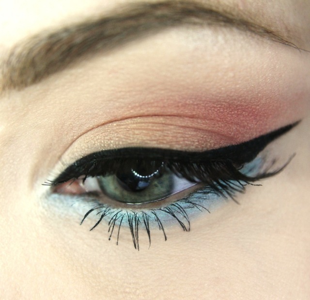 Ögonmink-idéer-svart-eyeliner-ögonskugga-subtil-silkeslen konsistens