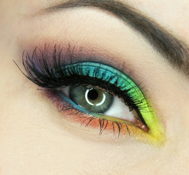 fräsch-färgglad-ögonskugga-underbara-ögonfransar-sommar-mode