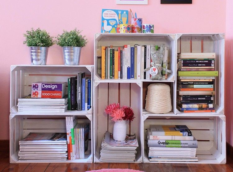möbler-gör-det-själv-hyllsystem-vit-lackade-trälådor-rosa-väggfärg
