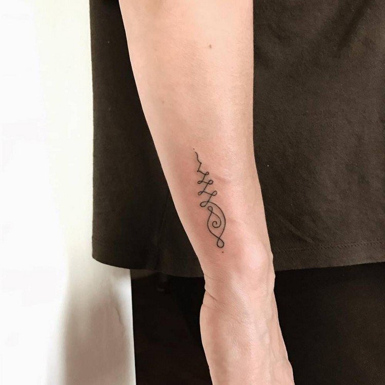 Handleds tatuering design för kvinnor Unalome betyder buddhistiska symboler tatuering motiv
