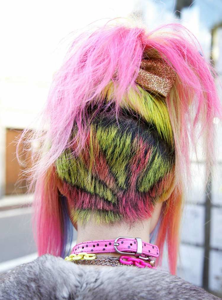 underskuren-frisyrer-punk-stil-sol-motiv-grön-gul-rosa