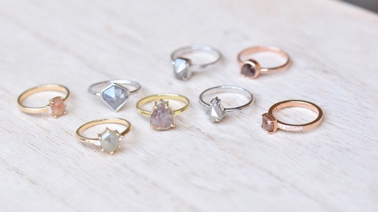 salt och peppar diamantring i silverguld och rosaguld