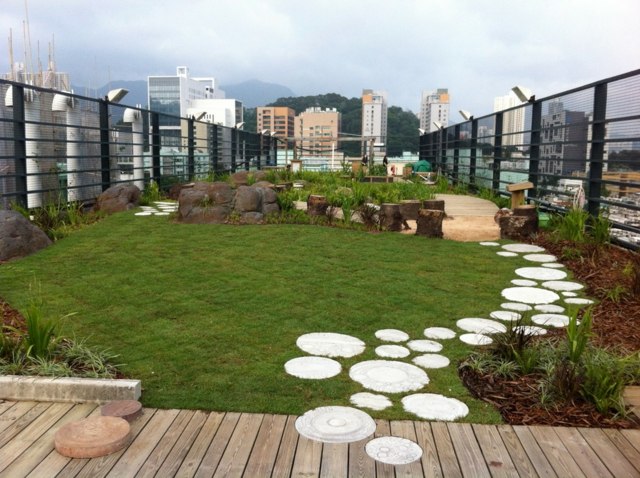 Trädgårdsväg trä takterrass växtmöbel design