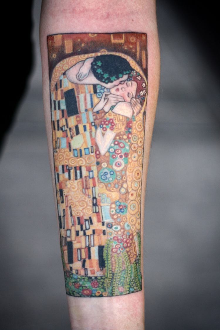 underarm-tatuering-kvinna-motiv-inuti-gustav-klimt