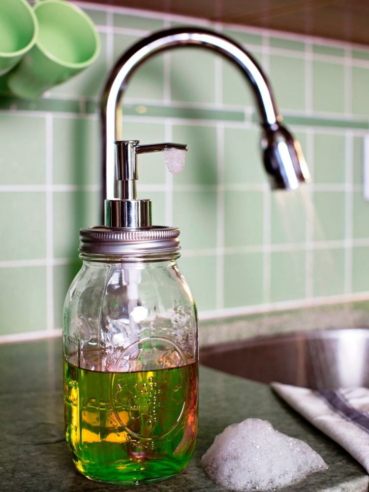 upcycling idéer helt enkelt mason jar-original-gör-själv-tvål dispenser