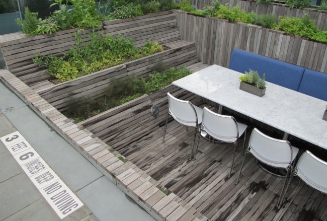 Terrass tak trägolv beklädnad matplats i harmoni med naturen