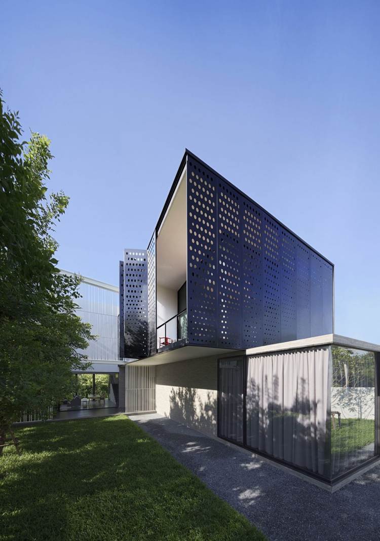 Zen living urban-house-modern-architecture-flat roof
