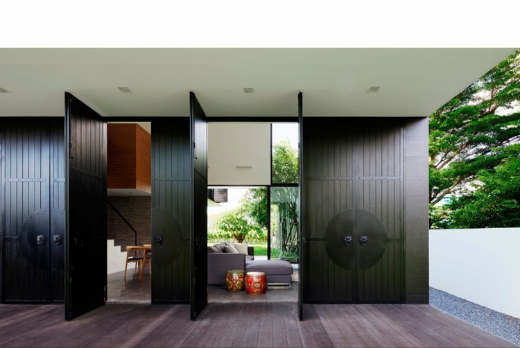 urban-zen-vardags-terrass-vardagsrum-dörrar-svart