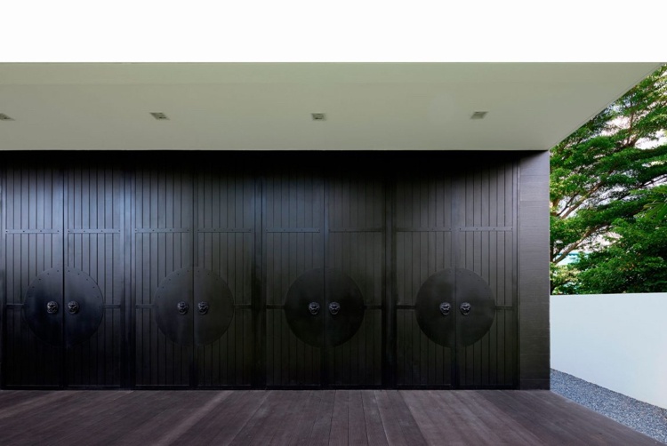 urban-zen-levande-terrass-trädäck-svarta dörrar