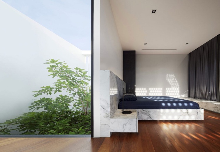 urban-zen-vardags-sovrum-säng-marmor-trägolv-innergård