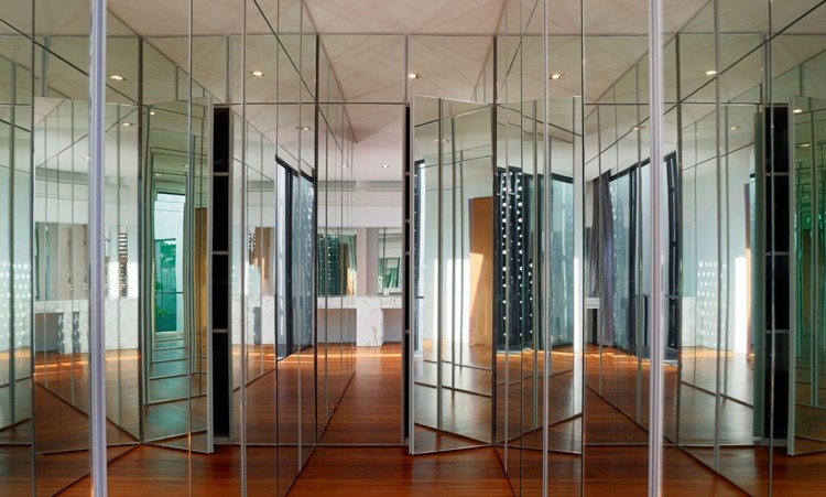 urban-zen-living-dressing-room-mirror-fronts-design