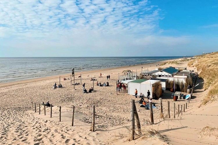 Strand i Amsterdam Semester i Holland vid havet tips