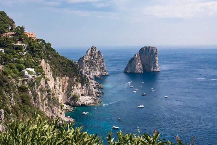Semester i Italien vid havet Capri öns landmärken