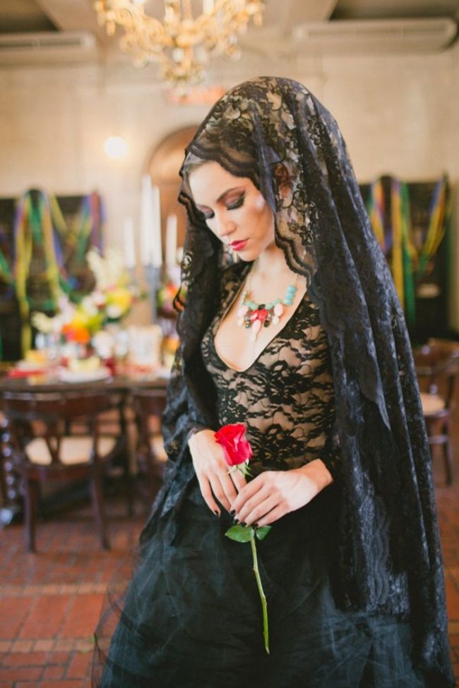 svart-änka-idéer-kostym-brud-vampyr-bröllopsklänning-med-slöja-spets