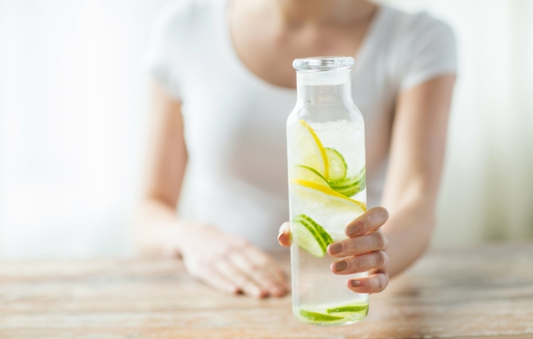 vegan-viktminskning-vatten-fostervatten-gurka-vätskor-drink-detox