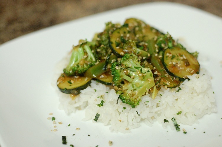 Broccolli veganska recept förbereder idéer