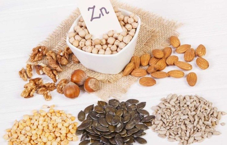 vegansk kost med zink gjord på nötter som mandel, valnötter, solrosfrön och hasselnötter