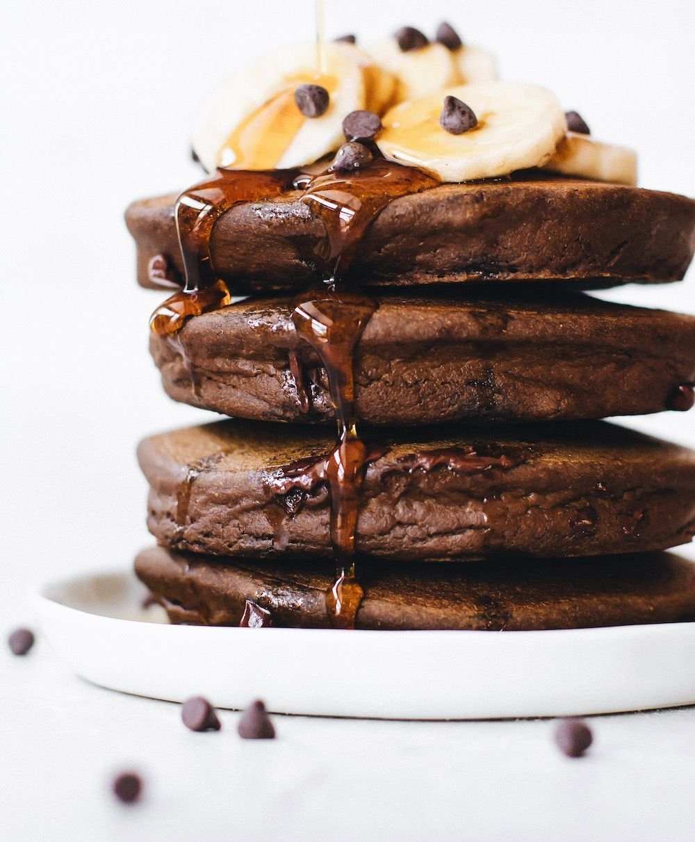 Vegansk frukost recept choklad banan pannkakor vegan hälsosam lönnsirap