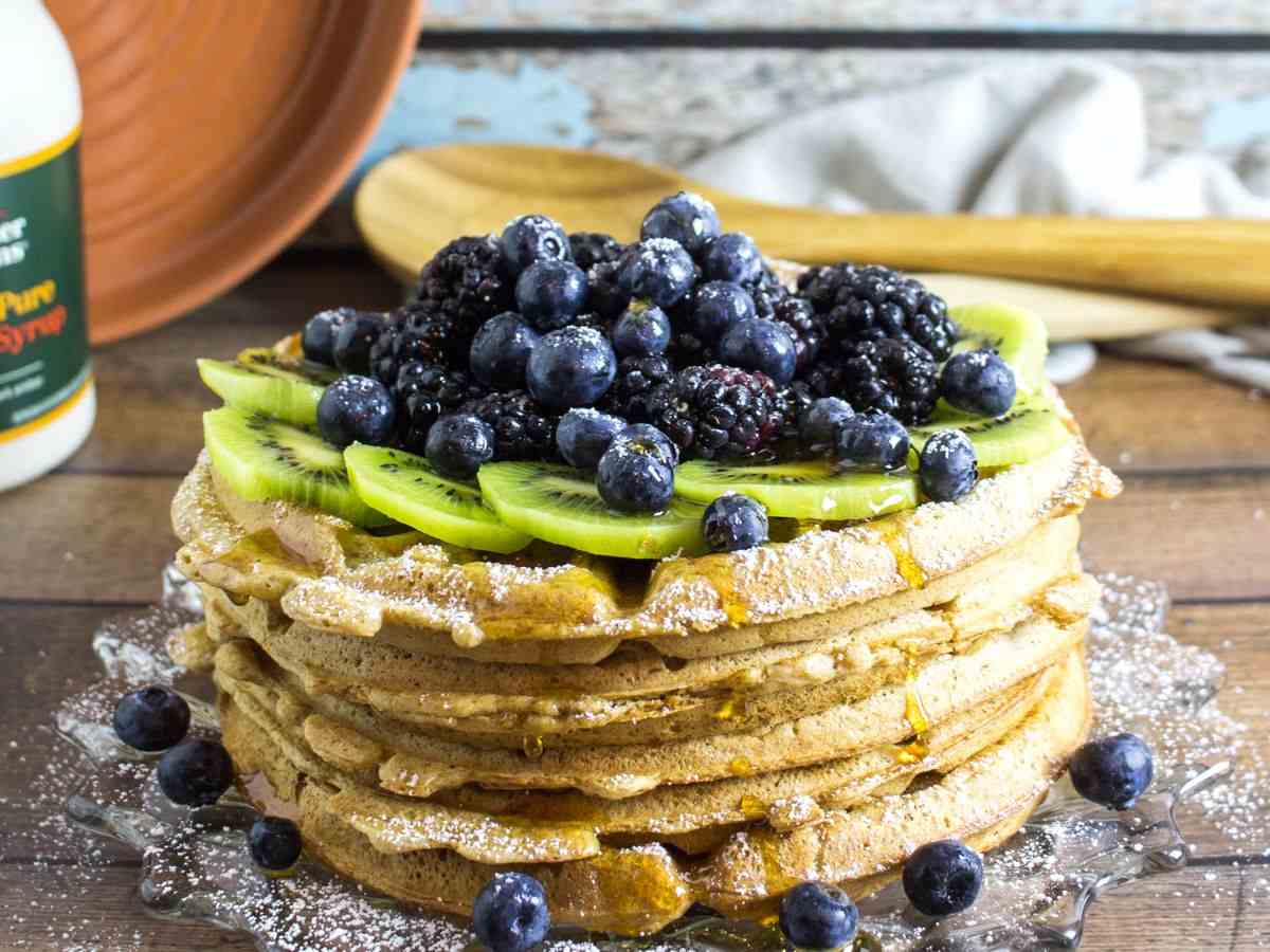 Veganska frukostrecept Våfflor Blåbär Kiwi lönnsirap Hälsosam kost
