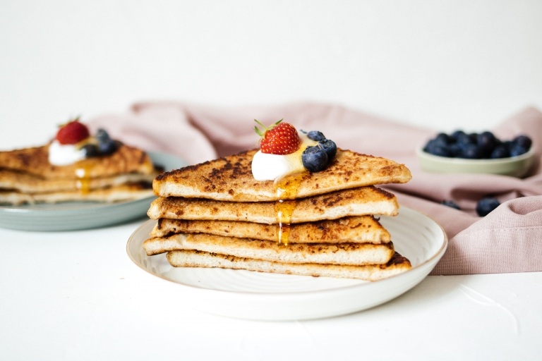 Veganska frukostrecept French toast vegan jordgubbar blåbär hälsosamma