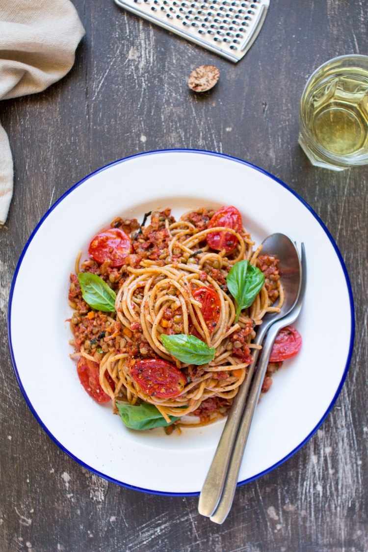 vegan-rätter-snabb-pasta-bolognese-tomat-linser