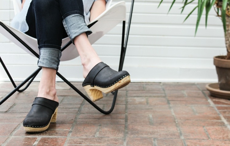 mode-vegan-sandaler-trä-konstgjord-läder-svart