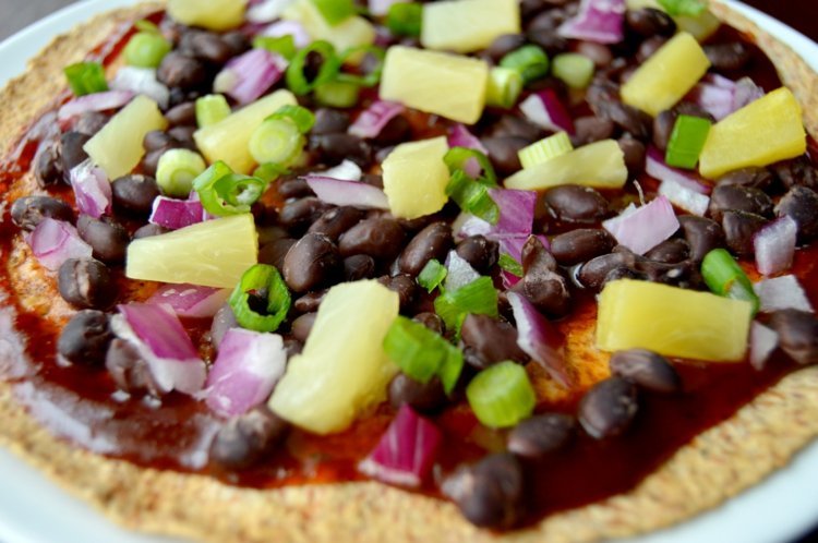 vegan-pizza-svarta-bönor-ananas-idé-hawaii-original
