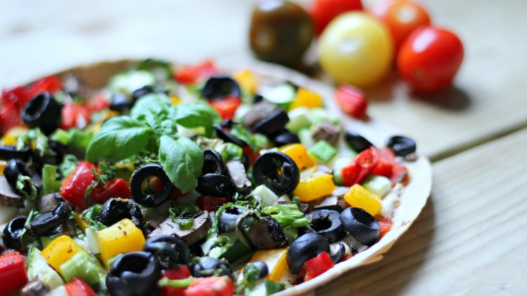 pizza-vegan-salsa-sås-exotisk-smak-oliv-majs