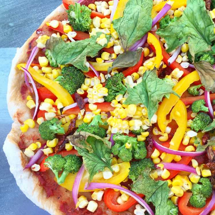vegansk pizza broccoli-gul-paprika-spenat-vegetarian