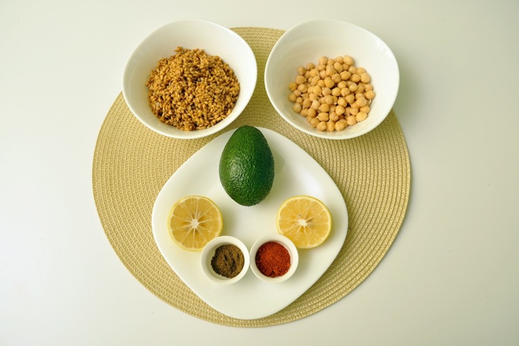 veganskt recept hummus ingredienser stavade kikärter avokado citron kuemmel