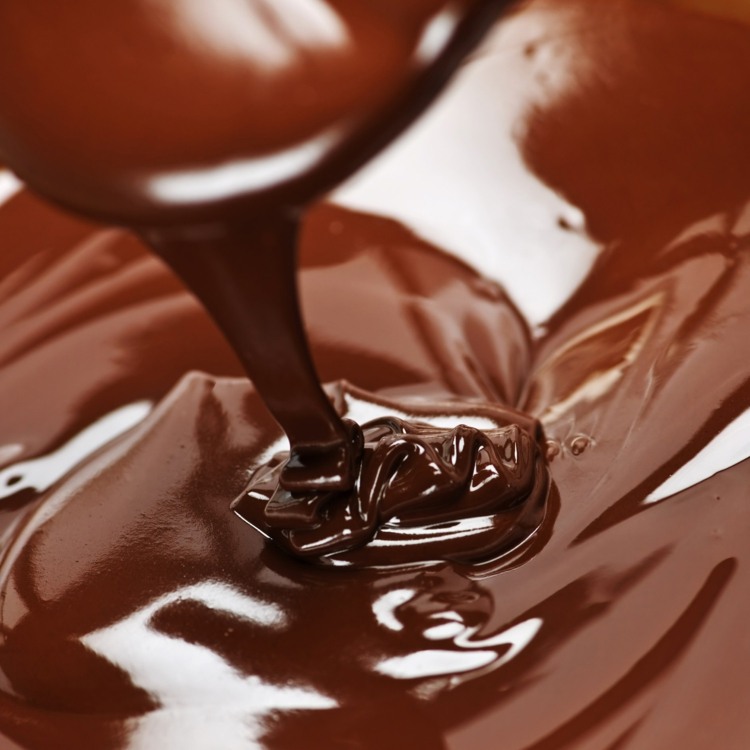 Gör vegansk choklad själv med ett varmvattenbad och kakaokylskåp