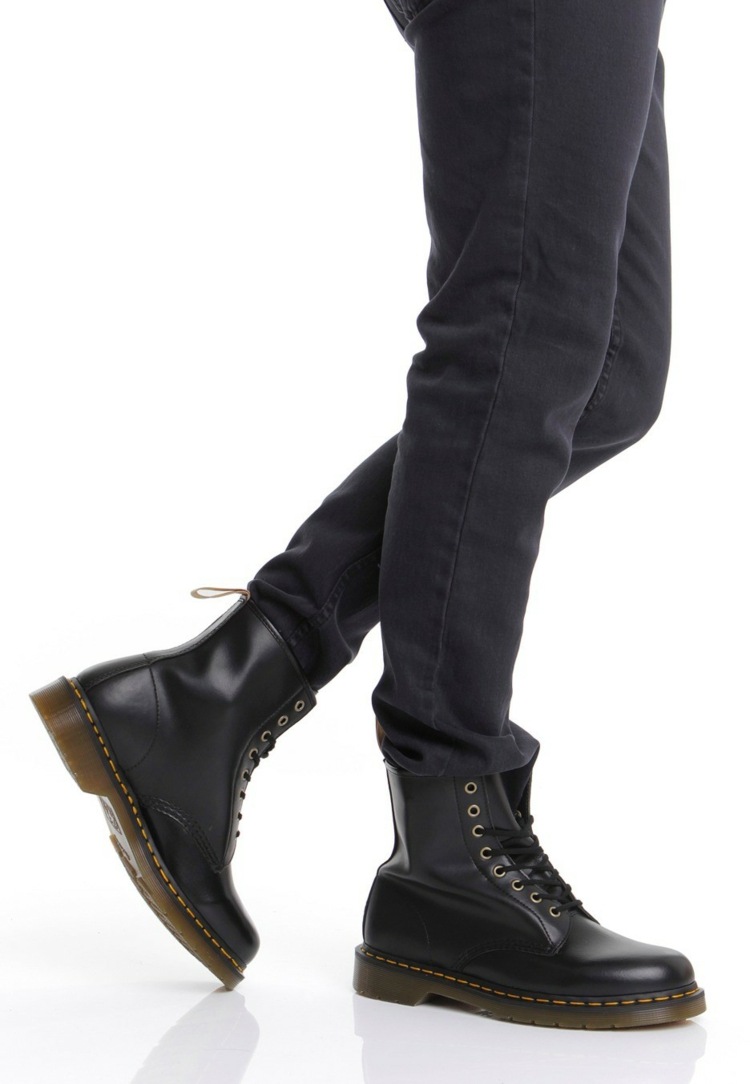 vegan-skor-dr-martens-stridsstövlar-svart-syntetiskt-läder