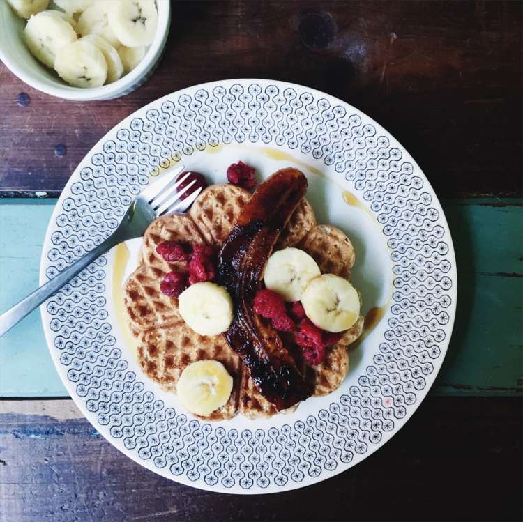 vegan-våfflor-lätt-recept-tre-ingredienser-bananer-hallon