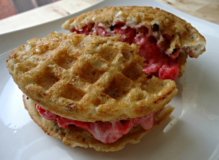 vegan-våfflor-smörgås-glass-bananer-jordgubbar-gör-själv