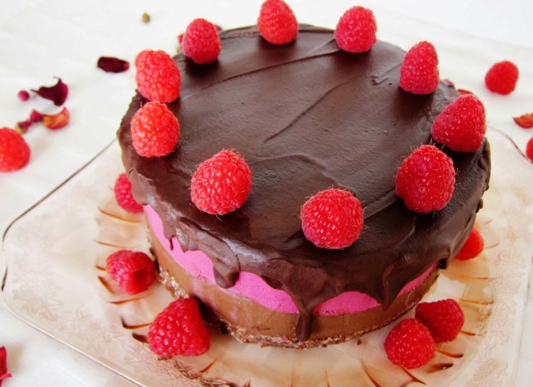 veganska desserter tårta choklad jordgubbar utsökt