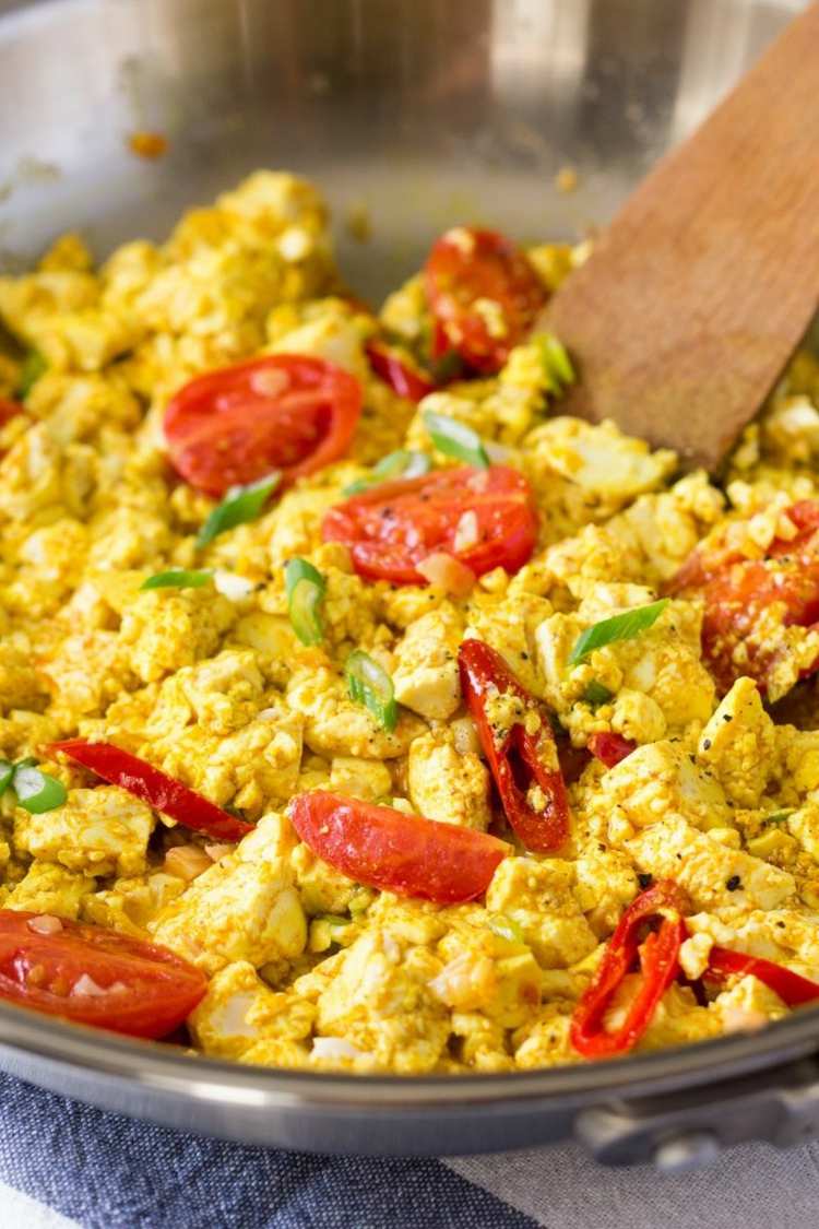 vegan äggröra med tofu recept snabba och hälsosamma frukostidéer rejäl