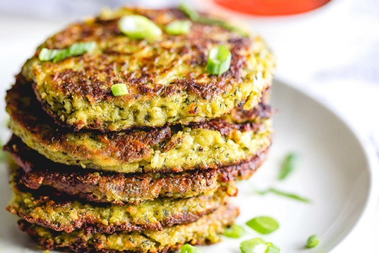 Quinoa broccoli fritters recept vegan rejäl frukost idéer