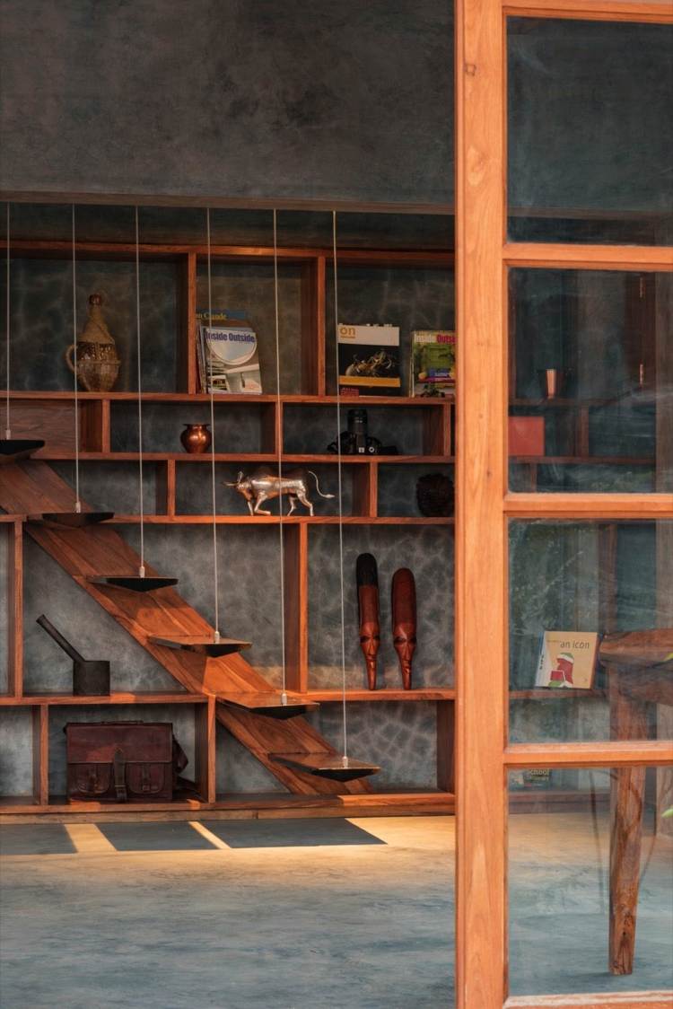veranda-trä-inredning-idé-india-steg-dörrkarm-glas
