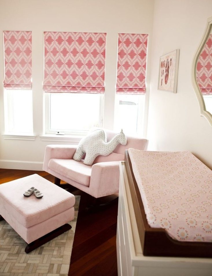 fönster-dekoration-mörkare-sekretess-skärm-barn-rum-flicka-baby-rosa-rosa