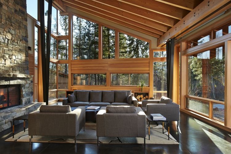 inglasad terrass modern design rustik sluttande takmatta grå möbler