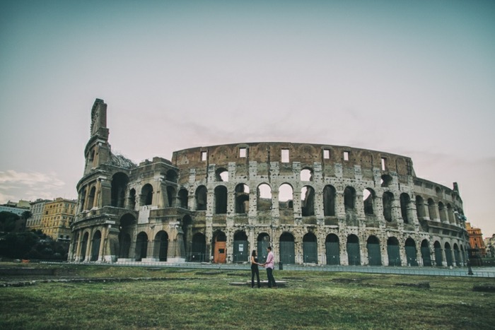 engagemang i Rom Colosseum Italien fotografering solnedgång