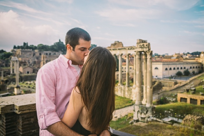 kiss coliseum italien förlovning reseskjorta rosa