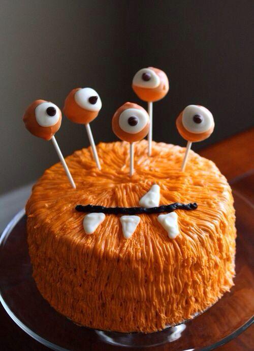 halloween tårta monster orange ögonpinnar