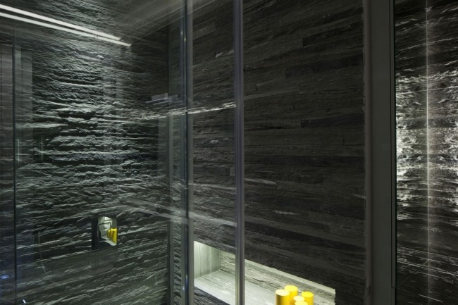 natursten paneler vägg glasväggar badrum