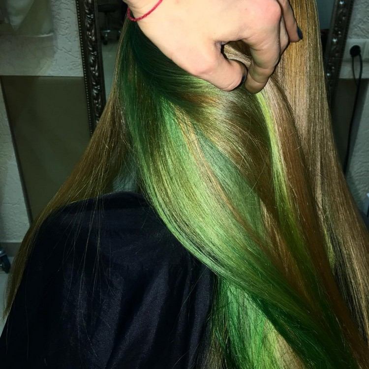 dolda hårfärger trend blont hår grönt underlight