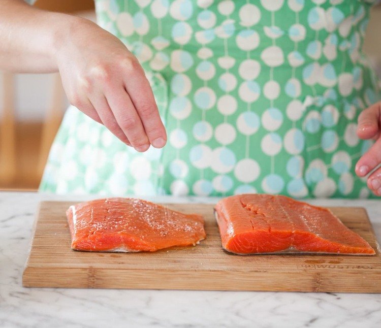 Fet fisk som lax är rik på omega 3 -fettsyror