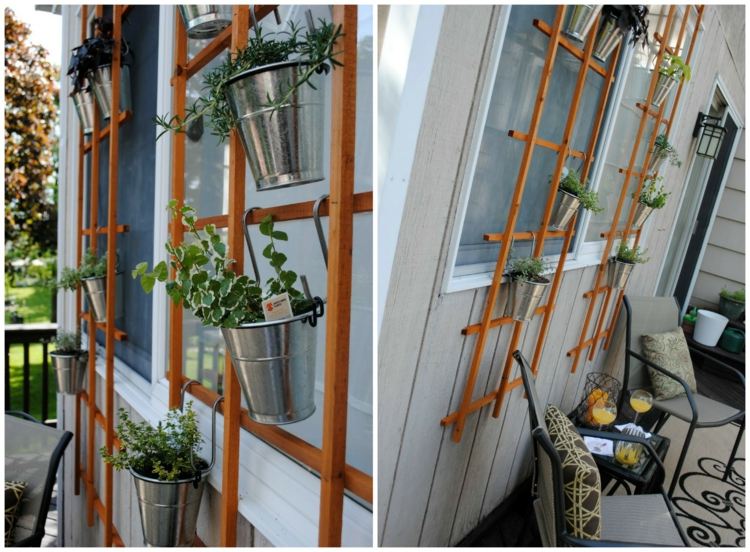 Skapa en vertikal örtträdgårdsterrass-trägitter-brun-metall kruka-hängt-vit-fönster